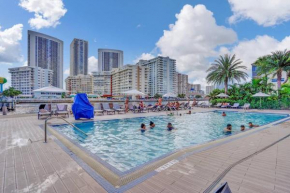 Lower Penthouse 3BD 3BA - Beach Pool Gym